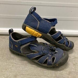 Keen Women’s Size 6 Blue & Gray Velcro Outdoor Shoe PRH 011115